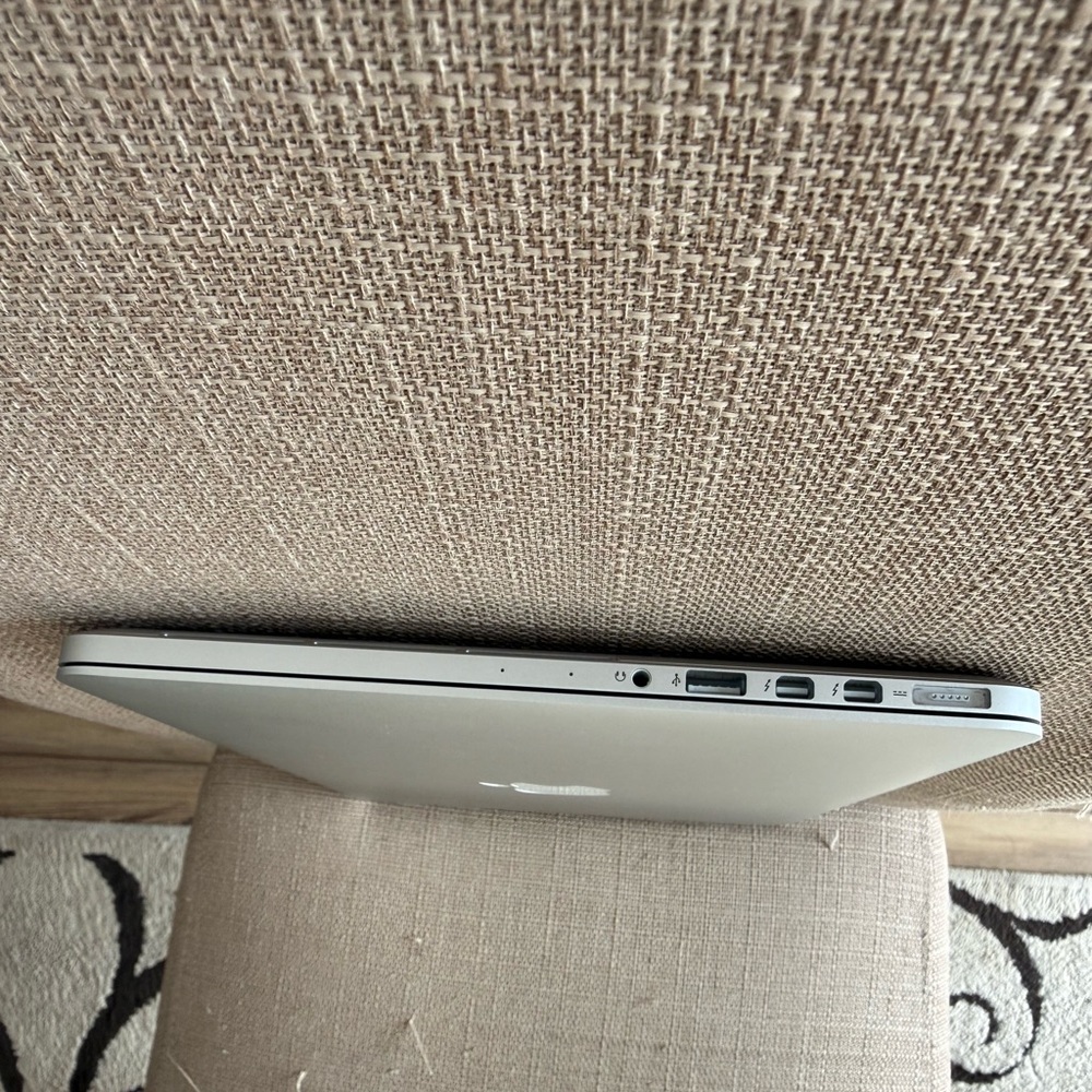 Apple MacBook Pro - Picture 6 of 9